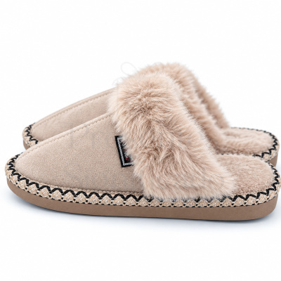 Pantufas bege com pelúcia macia e sola castanha
