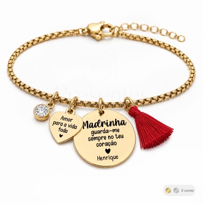 Pulseira dourada com pendentes e tassel vermelho