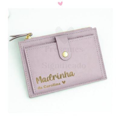 Carteira rosa com texto dourado e fecho de botão