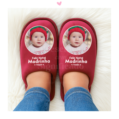 Chinelos vermelhos personalizados com foto de bebé e texto Feliz Natal Madrinha Tomás