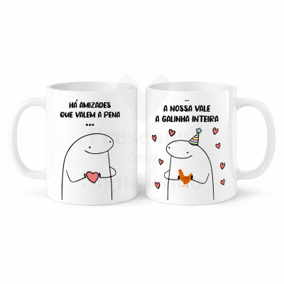 Canecas brancas com ilustrações e texto em português sobre amizade e galinha
