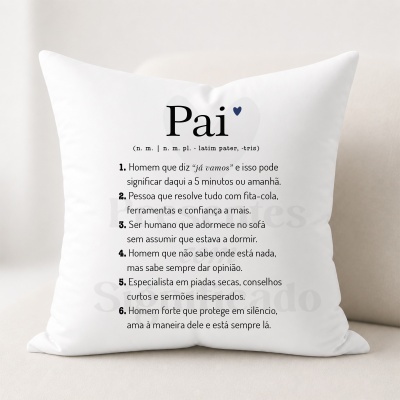 Almofada branca com texto humorístico sobre o pai em português