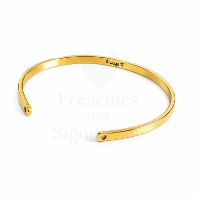 Pulseira rígida dourada com gravação Always e recorte em forma de coração