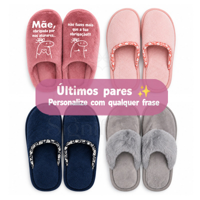 Quatro pares de chinelos de casa de várias cores com texto promocional