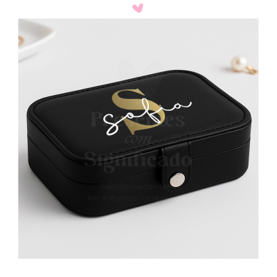 Estojo preto retangular com letra dourada S e nome Sofia em branco