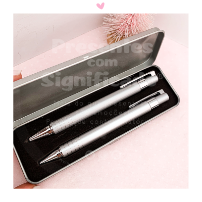 Conjunto de caneta e lápis mecânico prateados em caixa metálica