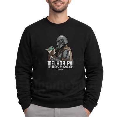 Sweatshirt preta com desenho do Mandaloriano e bebé verde com texto em branco