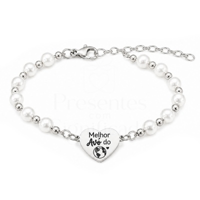 Pulseira com pérolas brancas e pingente em forma de coração com texto