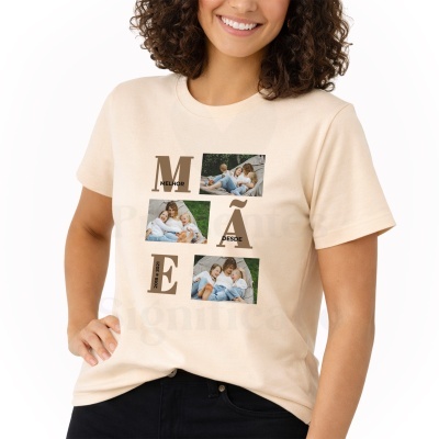 T-shirt bege com estampado MELHOR MÃE DESDE 2018 e 2021 e fotos de mãe com crianças