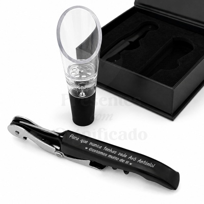 Conjunto de acessórios para vinho com garfo gravado e caixa preta