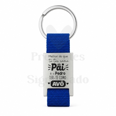 Chaveiro azul com placa metálica prateada e texto gravado