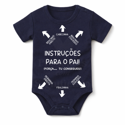 Body de bebé azul escuro com texto e setas brancas