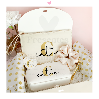 Conjunto de presentes personalizados com mala, estojo, chaveiro e scrunchie em caixa decorada