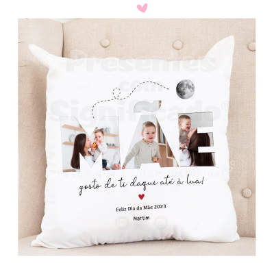 Travesseiro branco personalizado com fotos e texto em português para o Dia da Mãe