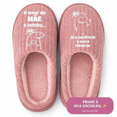 Chinelos rosas com frase e ilustrações para presente de mãe