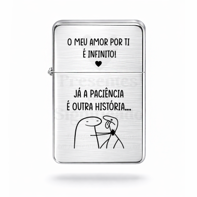 Isqueiro metálico prateado com texto em português e ilustração a preto