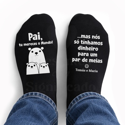 Meias pretas com texto e ursos em branco