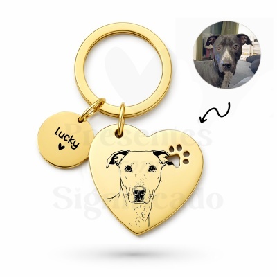 Chaveiro dourado com pendentes redondo e em forma de coração com desenho de cão