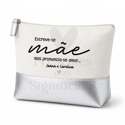 Necessaire branca e prateada com texto em português
