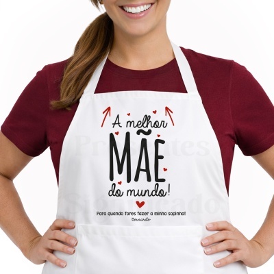 Avental branco com texto para o Dia da Mãe e t-shirt vinho por baixo