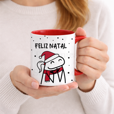 Caneca branca com impressão de personagem de Natal e texto FELIZ NATAL