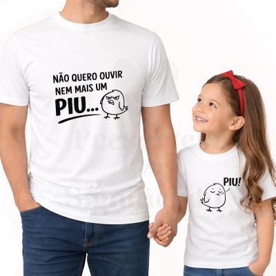 T-shirts brancas com estampas de pássaros e texto em preto para adulto e criança