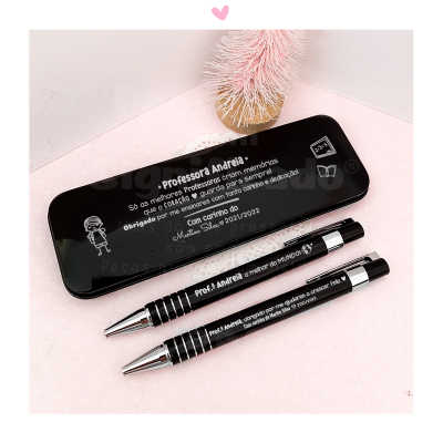 Conjunto de canetas pretas e caixa metálica preta com dedicatória para professora