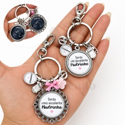 Porta-chaves metálicos para padrinho e madrinha com pingentes e texto