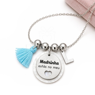 Colar prateado com pendentes e borla azul