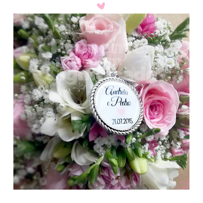 Buquê com medalhão 'Andreia e Pedro' 21.07.2018 no centro