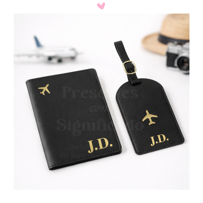 Conjunto porta-passaporte e etiqueta de bagagem em couro preto com iniciais J.D.