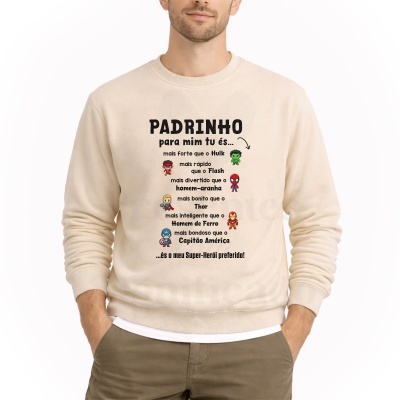 Sweatshirt bege com texto e ilustrações de super-heróis