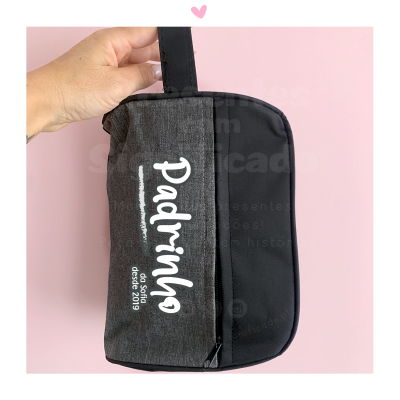 Necessaire preta e cinza escuro com texto branco Padrinho 30 junho 2019