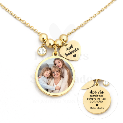 Colar dourado com pingente redondo e coração personalizado com texto e foto