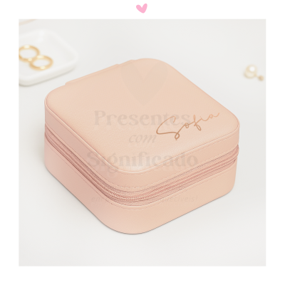 Caixa de joias rosa claro com nome Sofia impresso, textura fina e fecho de correr