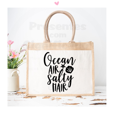 Saco de praia branco e castanho com texto e ilustrações em preto