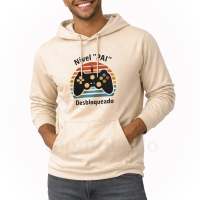 Sweatshirt bege com estampado de comando de videojogo e texto em português