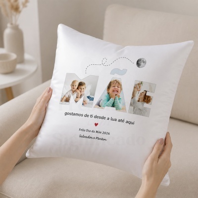 Almofada branca personalizada com texto e fotos para Dia da Mãe