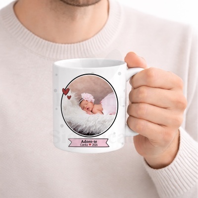 Caneca branca com foto de bebé e texto personalizado