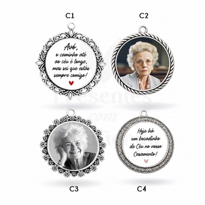 Pendentes metálicos circulares com molduras detalhadas e textos ou fotos de avós.