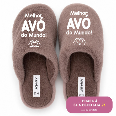 Chinelos castanhos felpudos com texto Melhor AVÓ do Mundo!