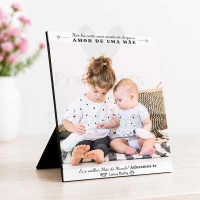 Calendário fotográfico de mesa com imagem de duas crianças e texto dedicado a mãe