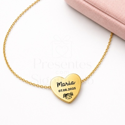 Colar dourado com pendente coração personalizado com nome e data