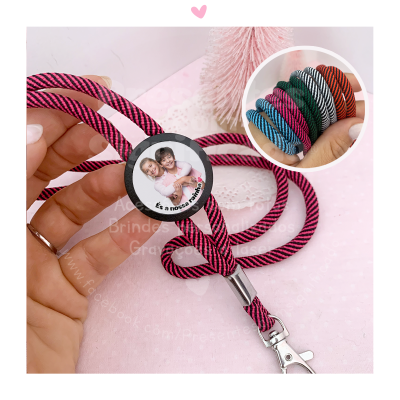 Trela para cão rosa e preto com medalha personalizada e fecho metálico