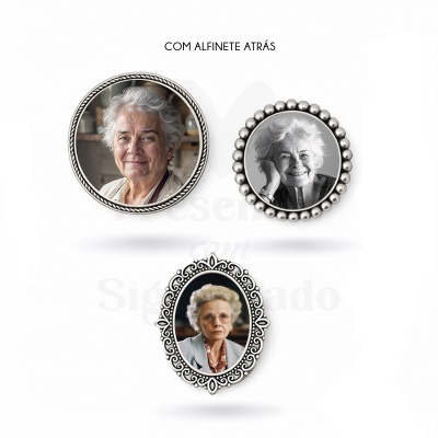 Broches decorativos com fotos de mulheres idosas e molduras prateadas com alfinete atrás