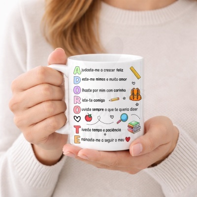 Caneca branca com texto em português e ilustrações coloridas de escola.