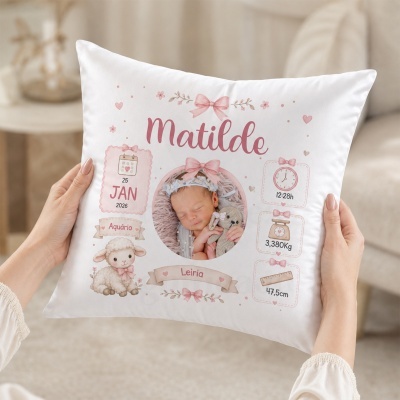 Almofada branca personalizada com nome, data, hora, peso, altura, signo e foto de bebé