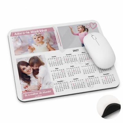 Tapete de rato com calendário personalizado e fotos de crianças.