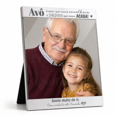 Moldura de fotografia branca com texto sentimental para avô, com foto de idoso e menina sorridentes