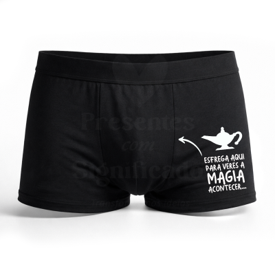 Cuecas negras com impressão branca e texto divertido
